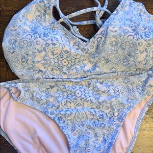 Women’s bathing suit